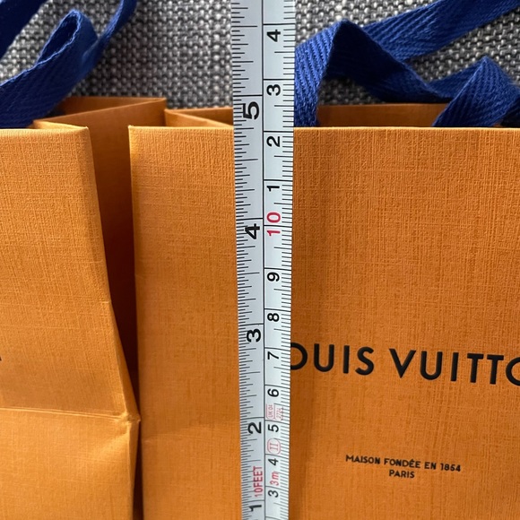 Mini Louis Vuitton paper bags - Picture 3 of 3